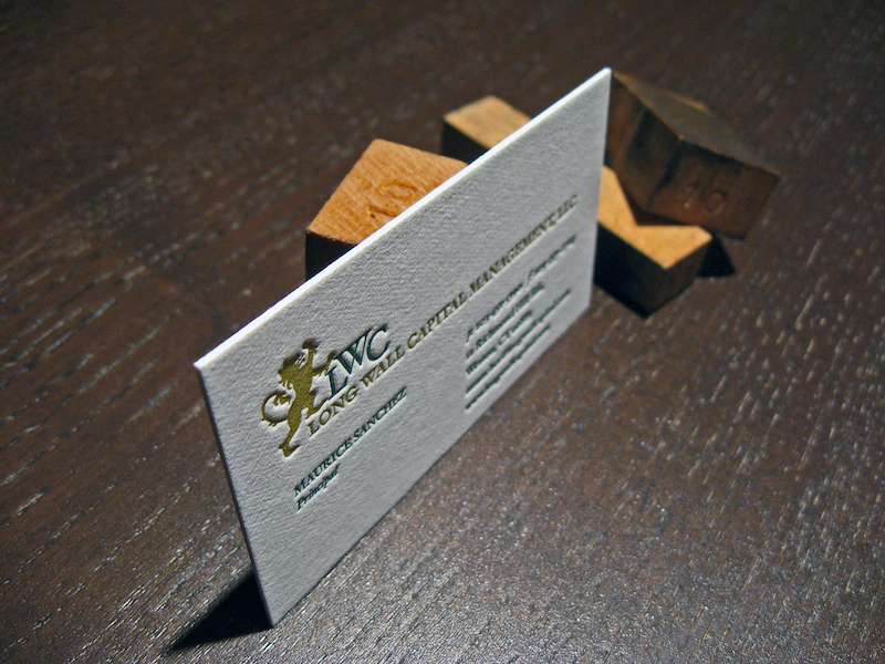 Danh thiếp được in dập chìm